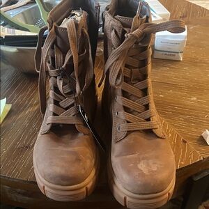 Sorel Tan Lace-Up Combat Boots new with tags no box 7.5